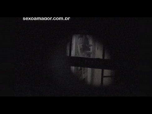 ❤️ Блондинку тайно снимает на видео соседский вуайерист, спрятанный за полыми кирпичами ️ Видео траха на нашем сайте ️