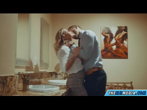 ❤️ когда грудастая блондинка соблазняет тебя в общественном туалете ️ Видео траха на нашем сайте ️